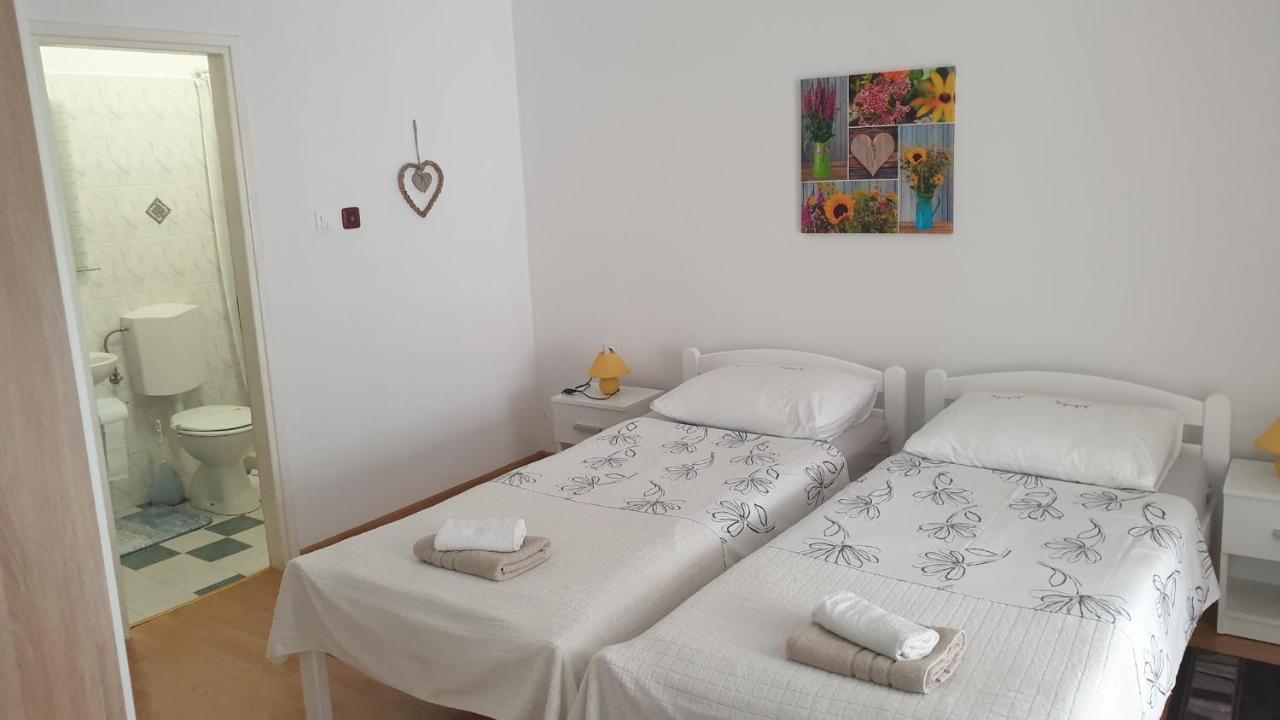 Accomodation Mirjana Rooms Porec Bagian luar foto